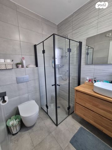 דו משפחתי, נעלה