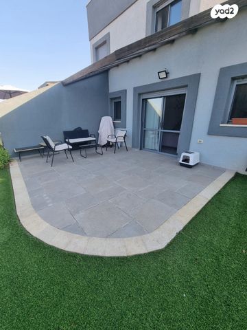 דו משפחתי, נעלה