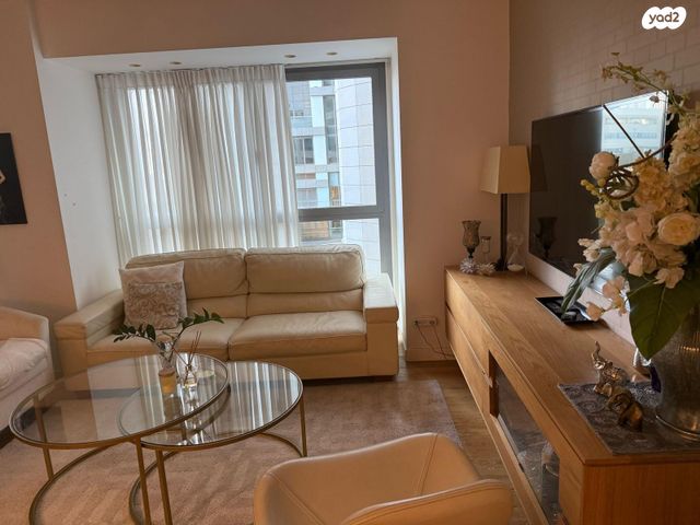 דירה, ניסים אלוני, צמרות איילון, פארק צמרת, תל אביב יפו