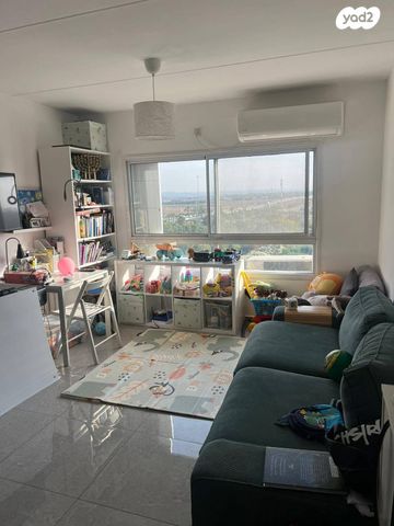 דירה, פסח פרלמן, אברהם דנינו, בן גוריון, עכו