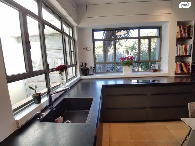 דו משפחתי, שדה ורבורג