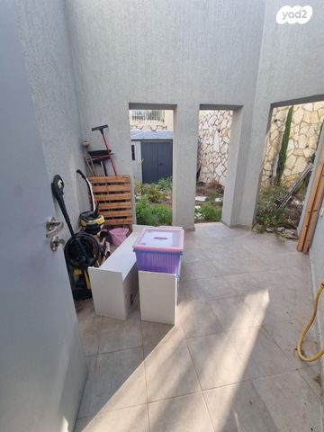 דו משפחתי, נעלה