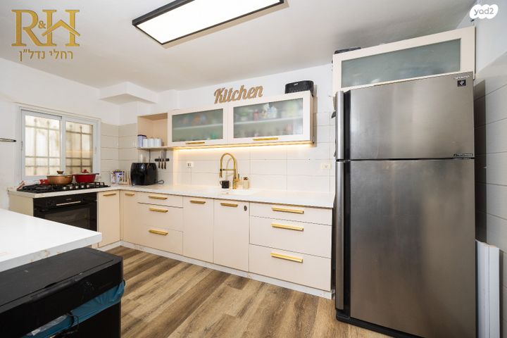 דירה, יהושע בן נון, המכבים, גבעת זאב