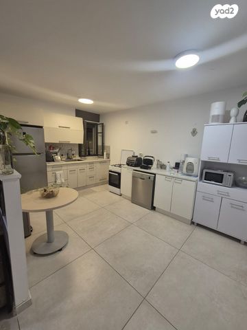 דירת גן, יבנאל, נווה צדק, תל אביב יפו