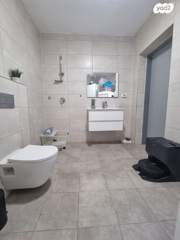 דו משפחתי, נעלה