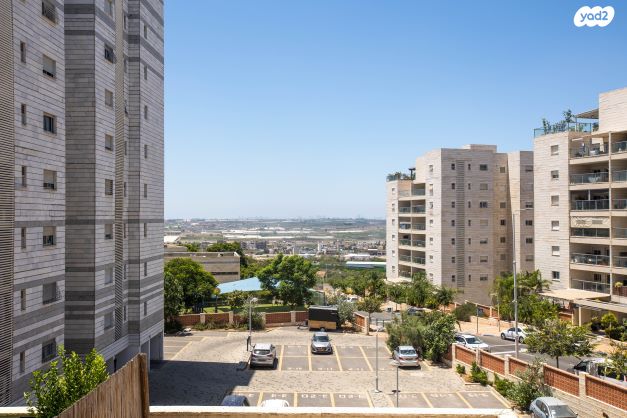 דירה, צור יצחק, צור יצחק