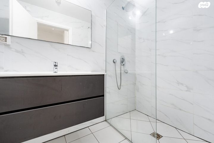 דירה, אריק איינשטיין, דרום חדש, פארק הים, בת ים