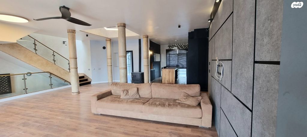 דו משפחתי, אורנית