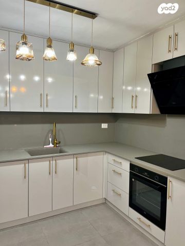 דירת גן, דרך הורדים, כפר ורדים