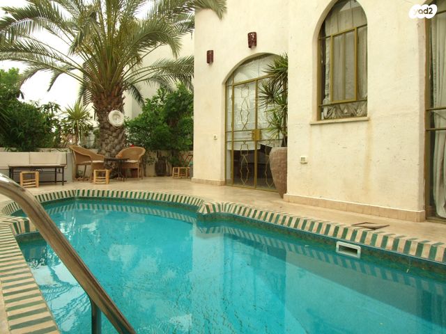 דו משפחתי, אורנית