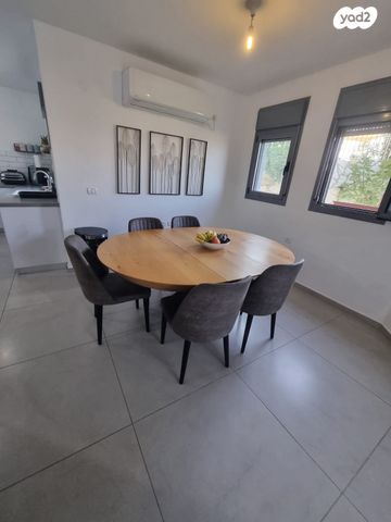 דו משפחתי, נעלה