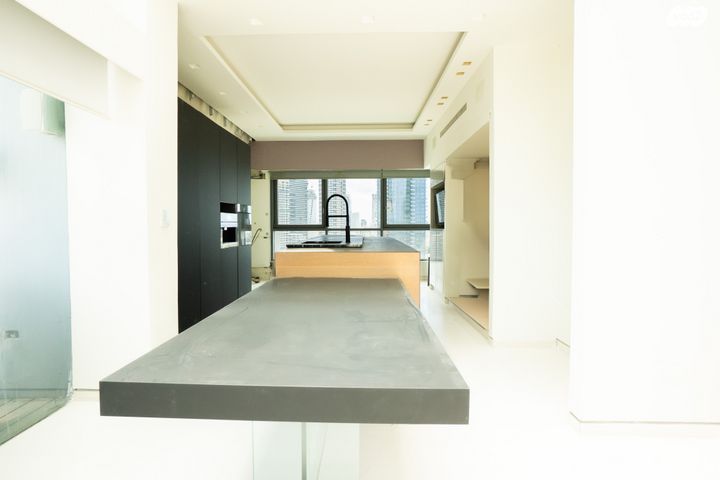 גג/ פנטהאוז, חרוזים, חרוזים, רמת גן