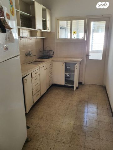 דירה, זאב ז'בוטינסקי 17, אגרובנק, חולון