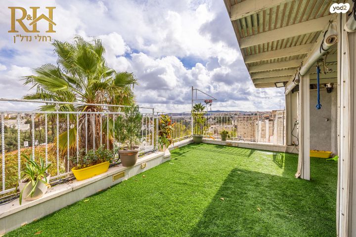 דירה, יהושע בן נון, המכבים, גבעת זאב