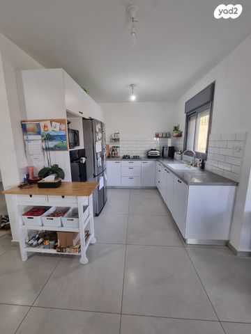 דו משפחתי, נעלה