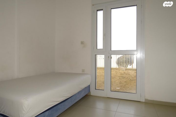 דירת גן, אירוס, ירוחם