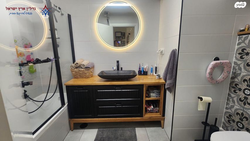 דירה, שרה אהרונסון, אזור הבילויים, רמת גן