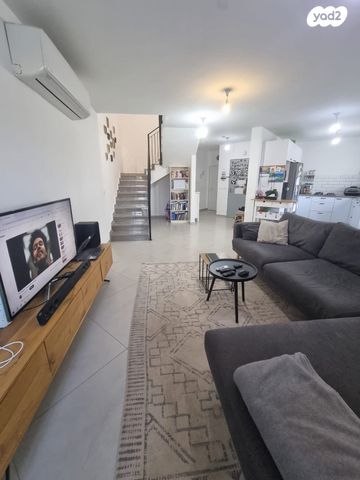 דו משפחתי, נעלה