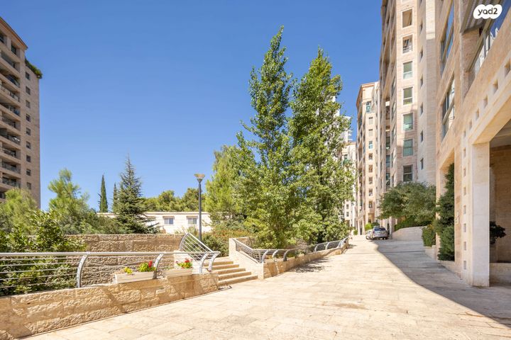 דירה, אברהם פררה 11, הולילנד, ירושלים