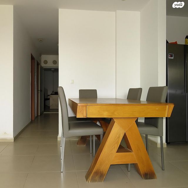 דירת גן, אירוס, ירוחם