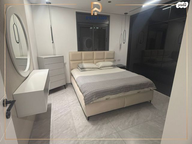 דירת גן, שיר השירים, גן יבנה מערב, גן יבנה