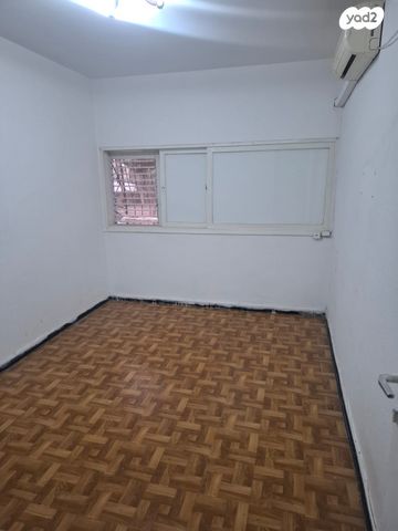 דירה, הצנחנים, גיורא, רמלה