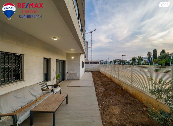 דירת גן, מבצע אנטבה, שמעון פרס/ האצטדיון, נהריה