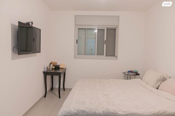 דירה, צור יצחק, צור יצחק