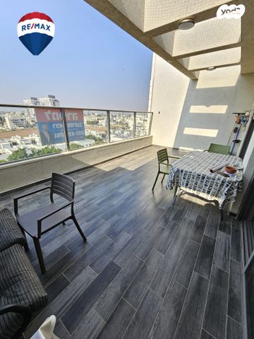 גג/ פנטהאוז, מבצע שלמה 3, המחנה הצבאי, קרית מלאכי