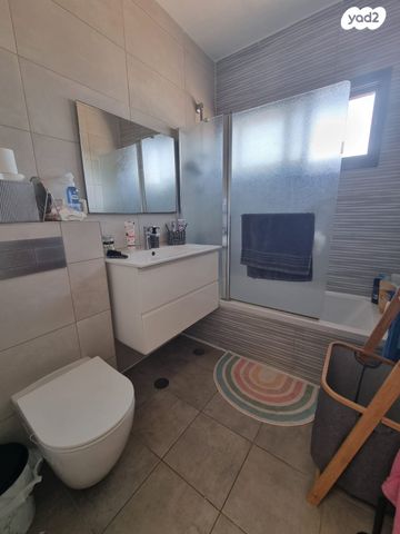 דו משפחתי, נעלה