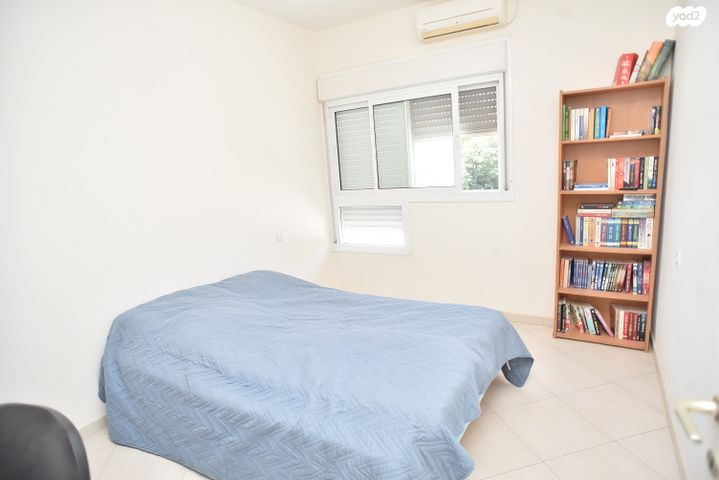 דירת גן, חרוב 12, נאות יצחק רבין, מזכרת בתיה