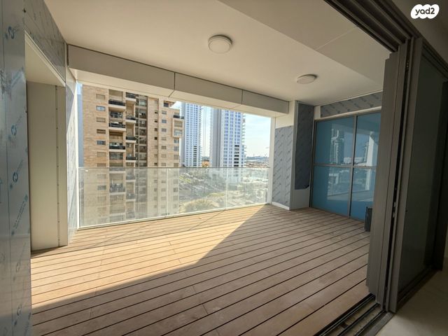 דירה, אהוד מנור, עיר ימים, נתניה