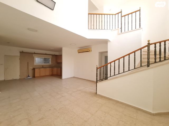 דו משפחתי, המושבה הגרמנית, גן יבנה