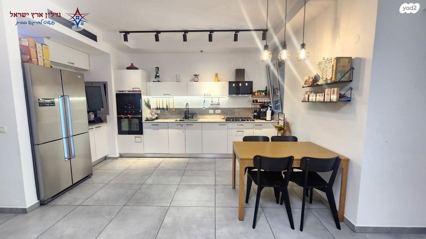 דירה, שרה אהרונסון, אזור הבילויים, רמת גן