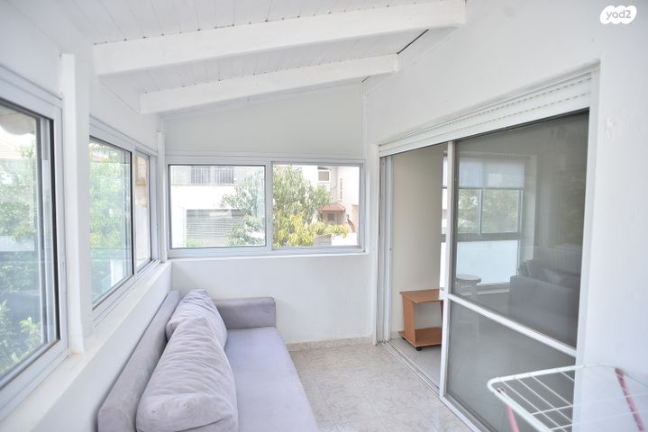 דירת גן, חרוב 12, נאות יצחק רבין, מזכרת בתיה