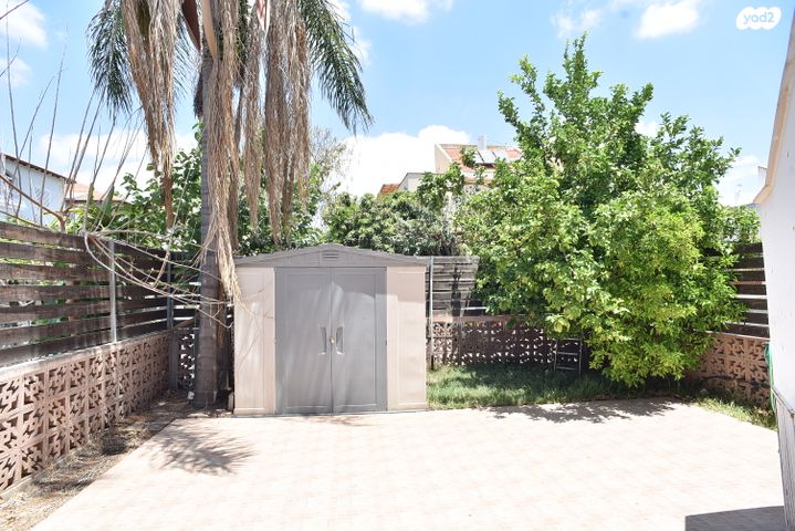 דירת גן, חרוב 12, נאות יצחק רבין, מזכרת בתיה