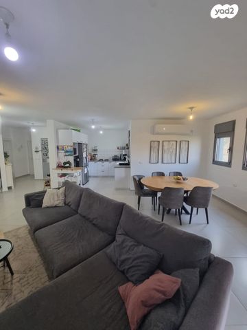 דו משפחתי, נעלה