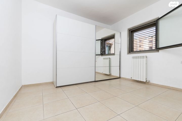 דירה, אברהם פררה 11, הולילנד, ירושלים