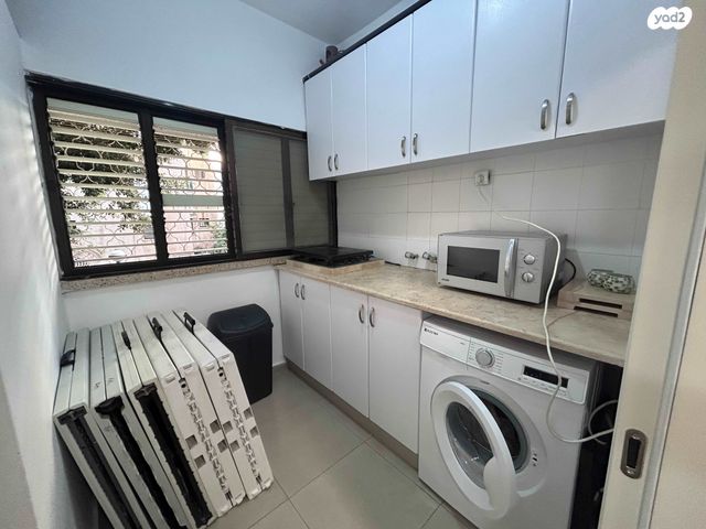 דירה, רבקה גובר, ראשונים, כפר סבא