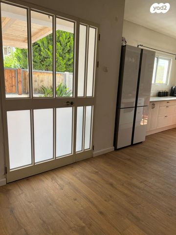 דו משפחתי, נווה גן, גן יבנה