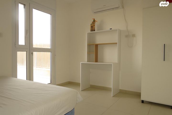 דירת גן, אירוס, ירוחם