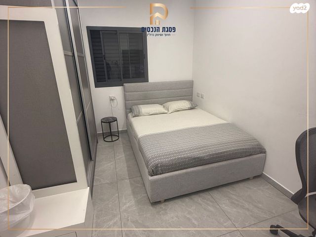 דירת גן, שיר השירים, גן יבנה מערב, גן יבנה