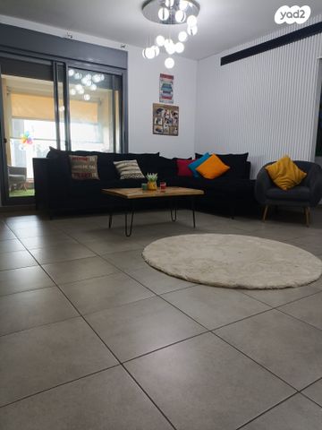 שושנה דמארי 