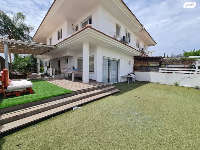 דו משפחתי, נווה גן, גן יבנה