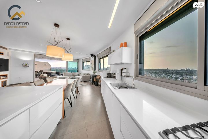 גג/ פנטהאוז, רמות מנחם, הוד השרון