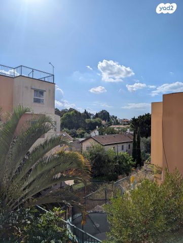 דירה, נחלת בנימינה, בנימינה גבעת עדה