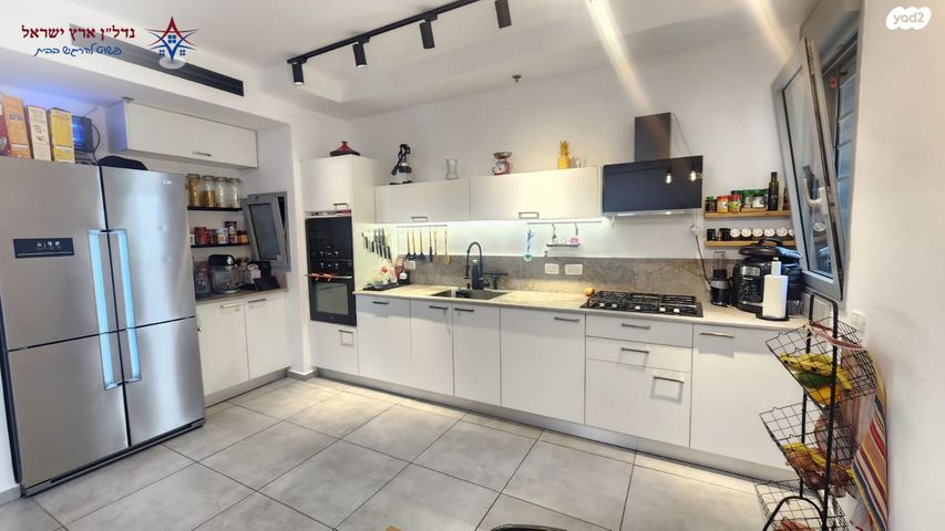 דירה, שרה אהרונסון, אזור הבילויים, רמת גן