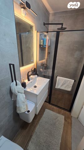 דירה, אצ"ל 5, שז"ר / דקר, טירת כרמל