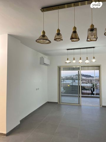 דירת גן, דרך הורדים, כפר ורדים