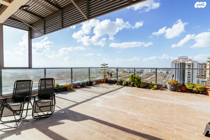 גג/ פנטהאוז, חיים הרצוג, פסגות אפק, ראש העין